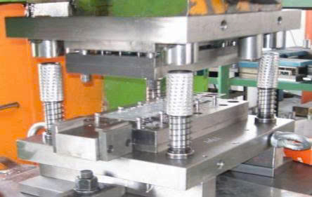 Khuôn đột dập